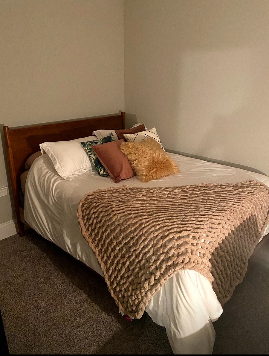Middle bedroom