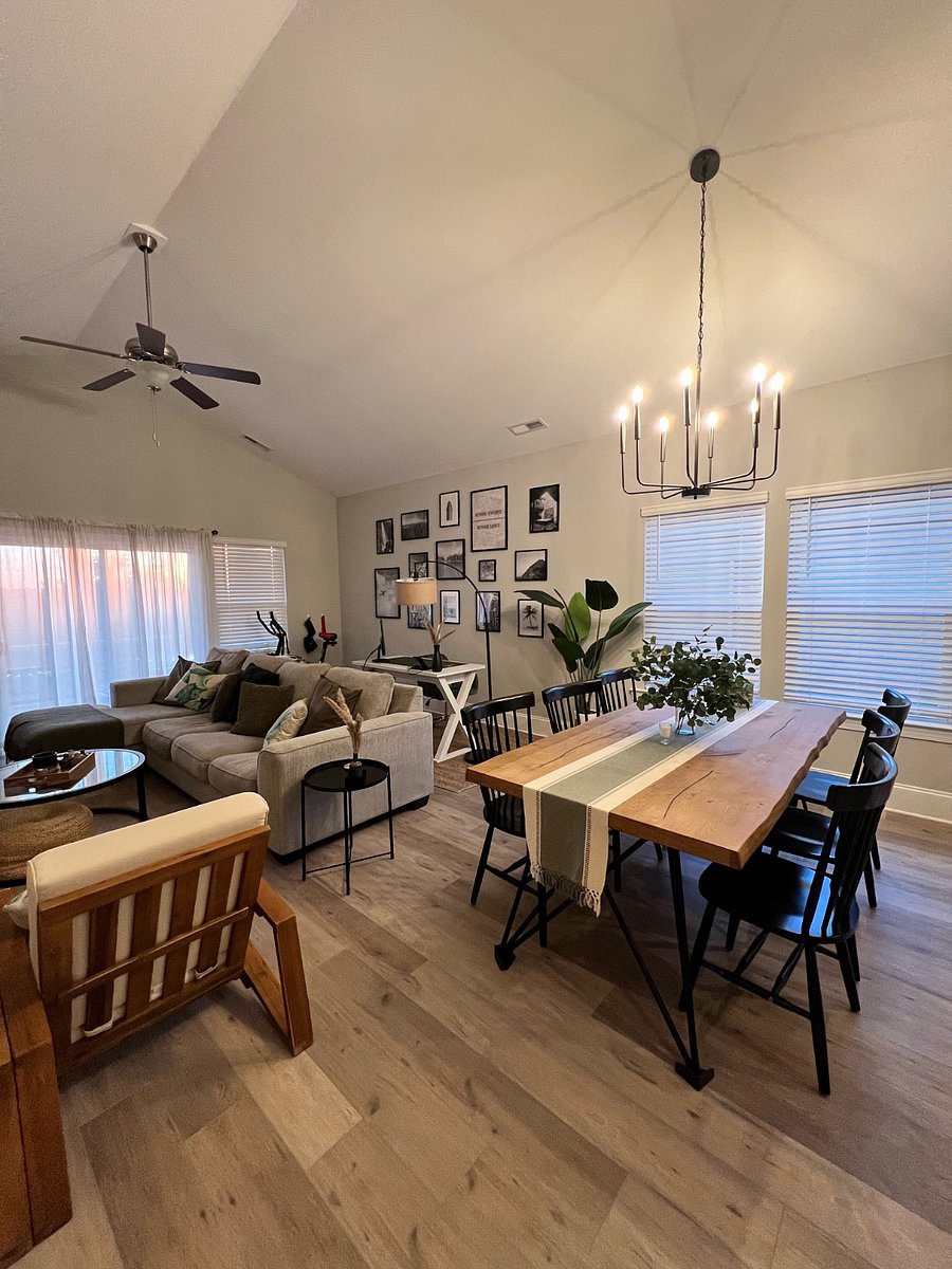 Open concept living/ dining room