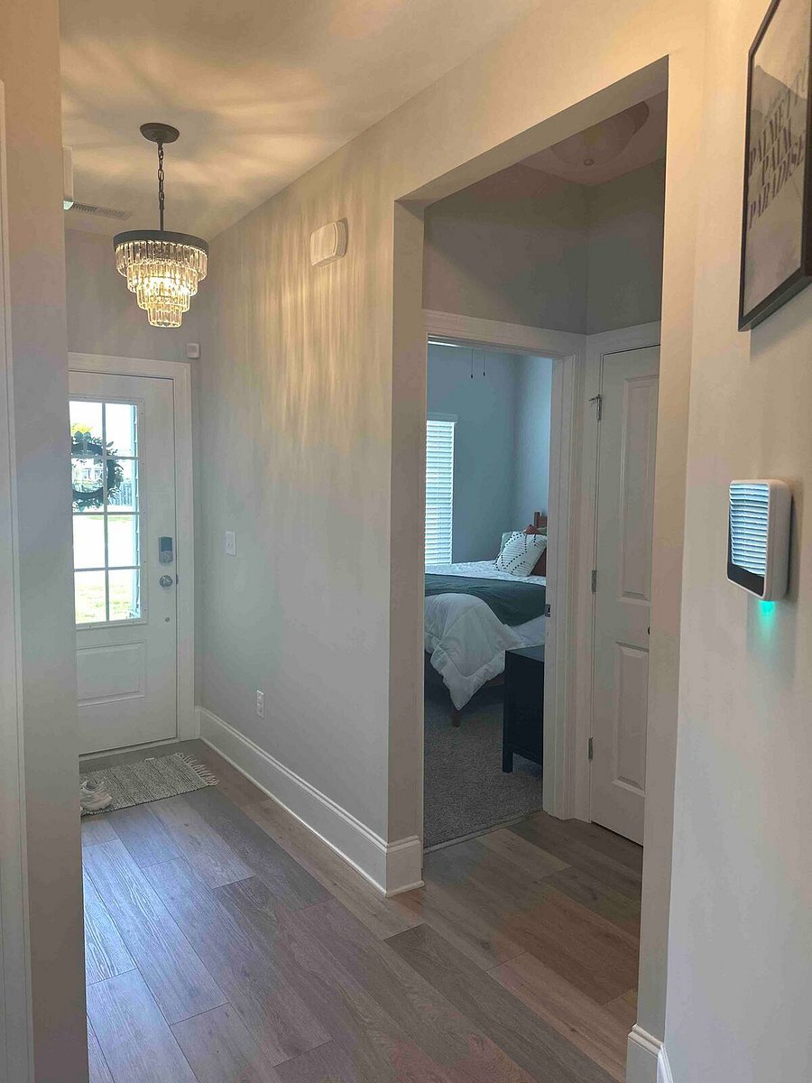 Front door/ hallway