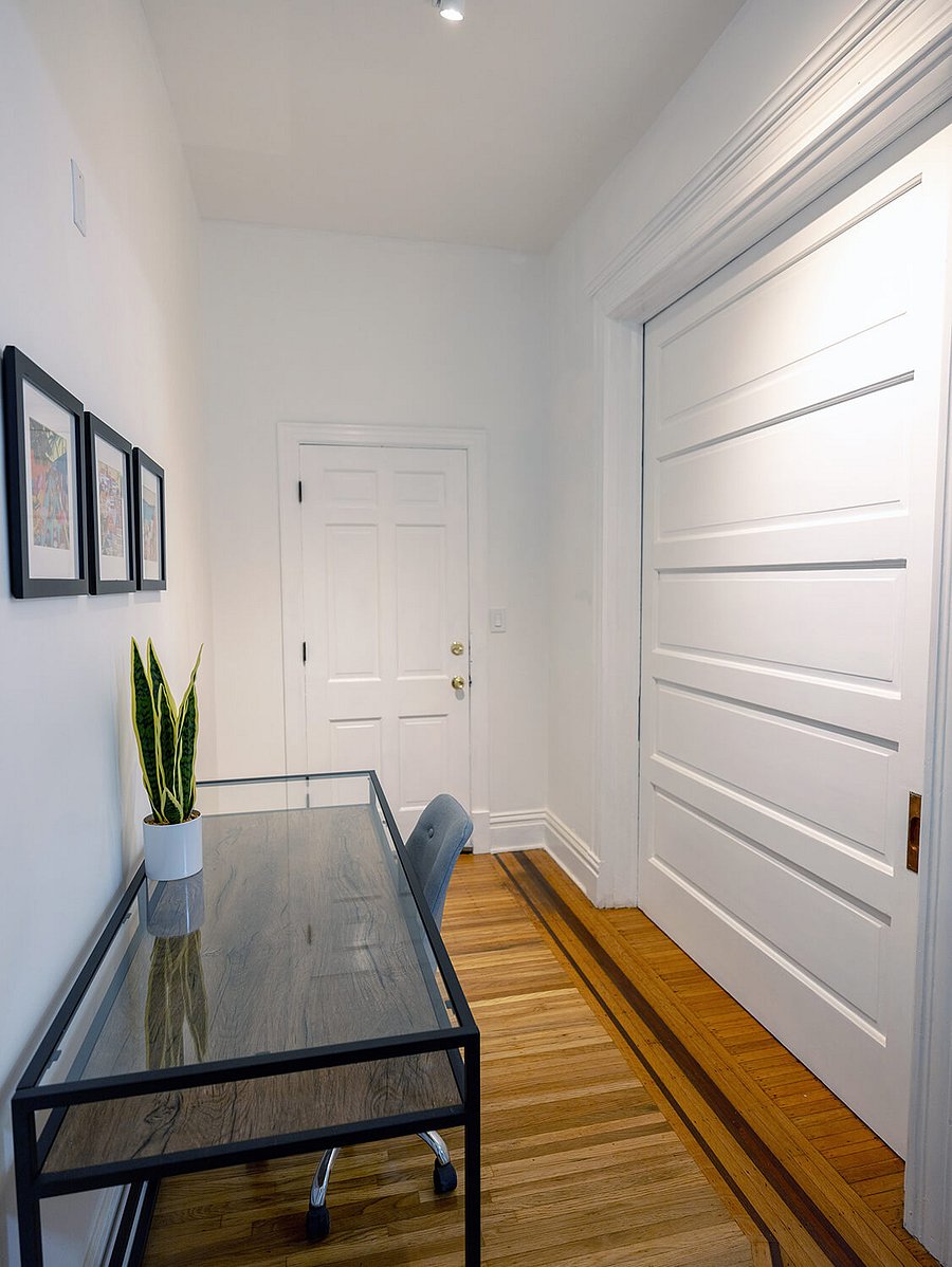 Entryway / Door to Apartment