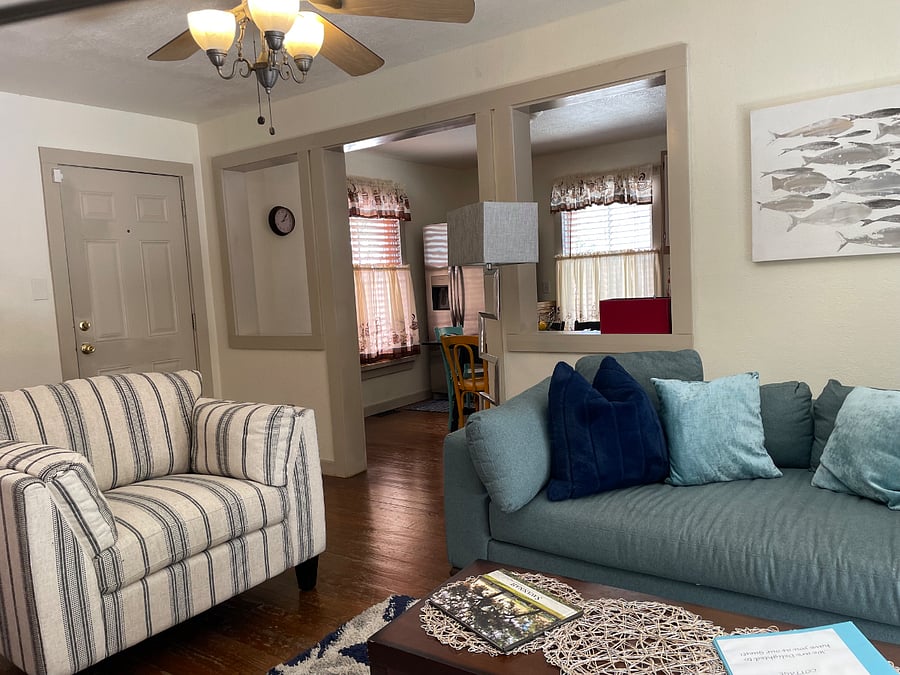 Passthrough and archway entry to Kitchen adds to the airyness and openess of the floorplan