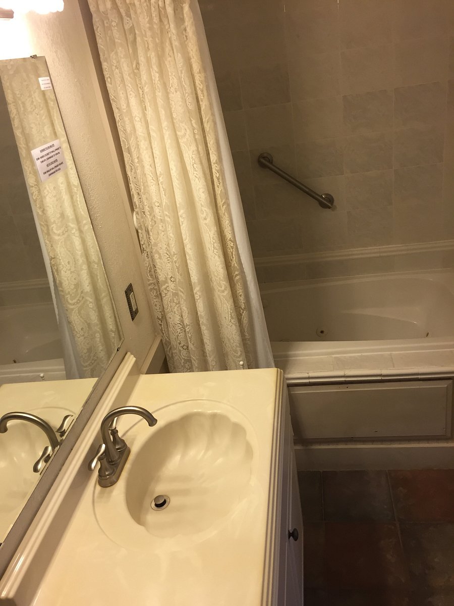 Jetted Tub with handrails
