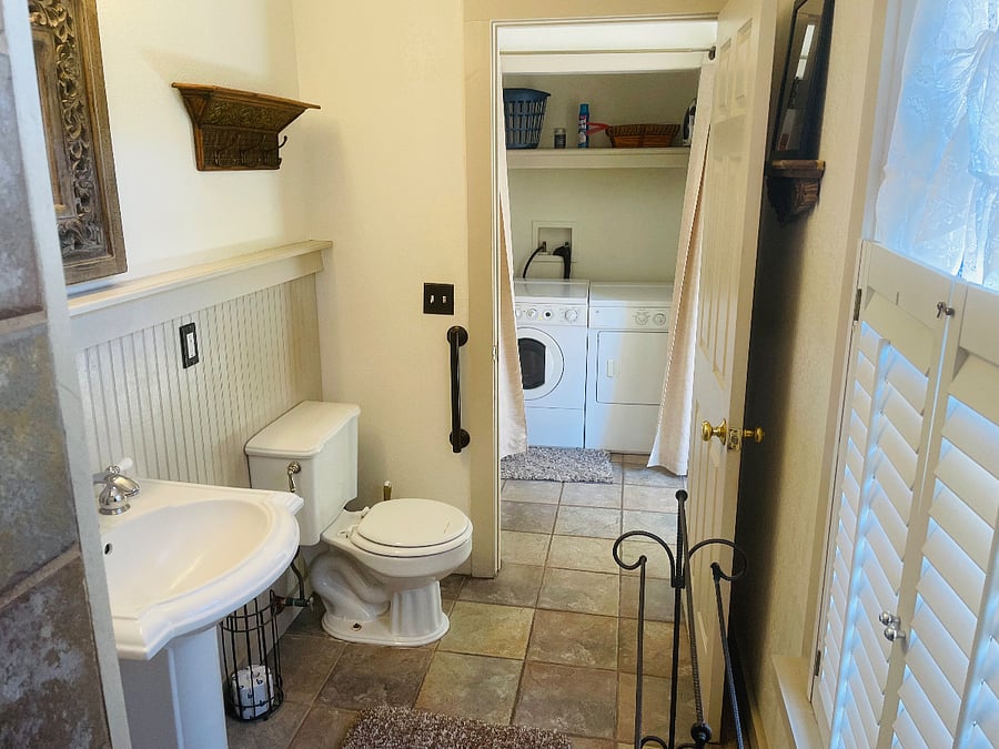 rear view of 1st floor bathroom