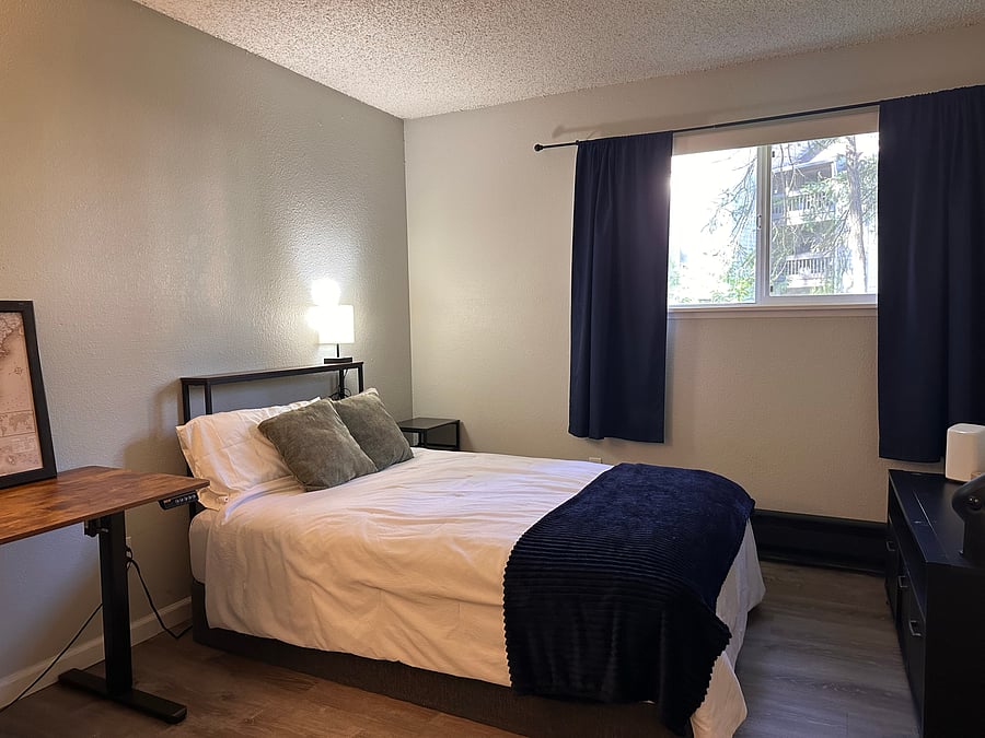 Bedroom- full sized bed, adjustable desk