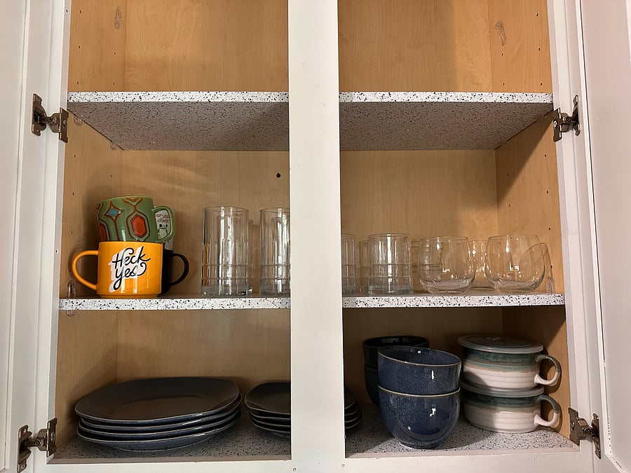 Plates, bowls, cups/glassware