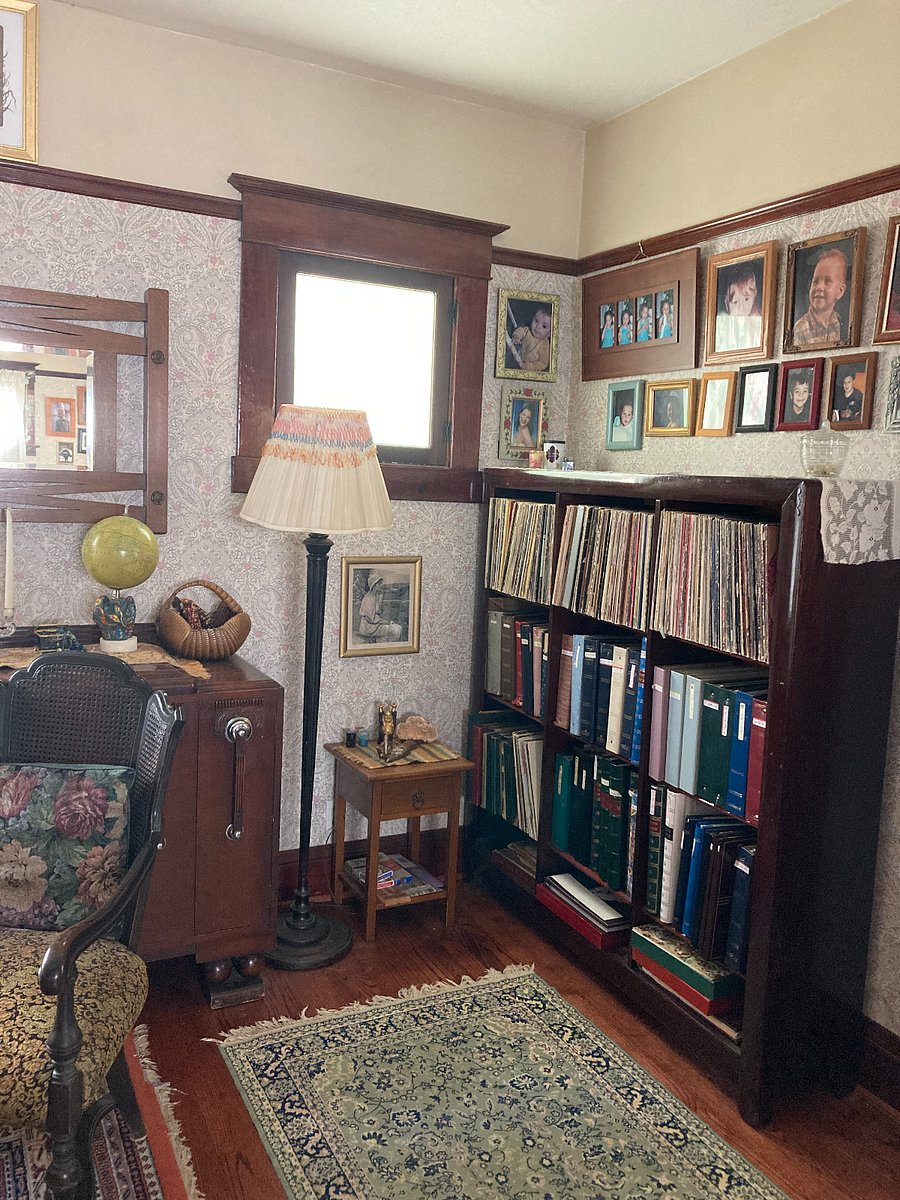 Collection of vintage vinyl, CDs and cassette tapes.