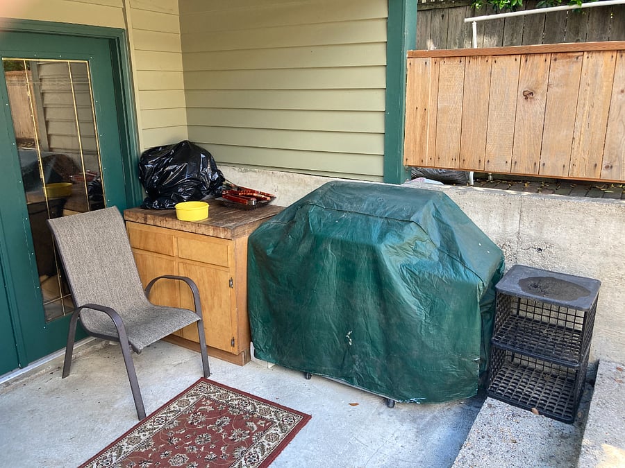 Vestibule with BBQ.