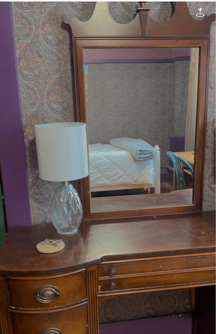 Bedroom vanity