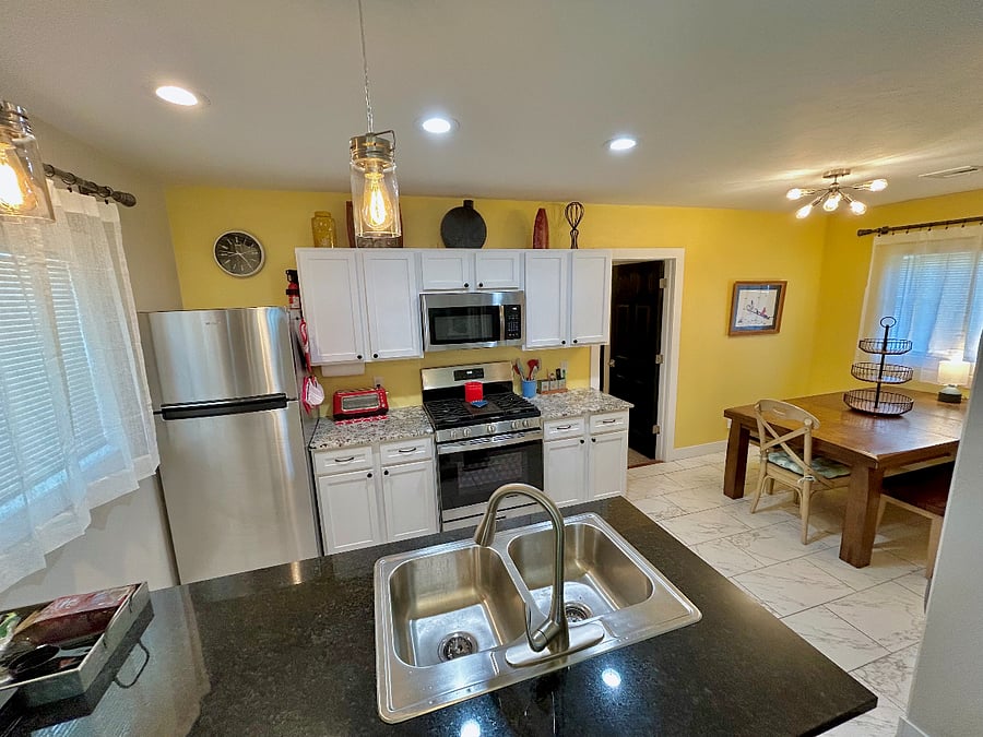 Full kitchen, icemaker, upgraded appliances include bagel toaster, mixer, Bullet blender and food processor.
