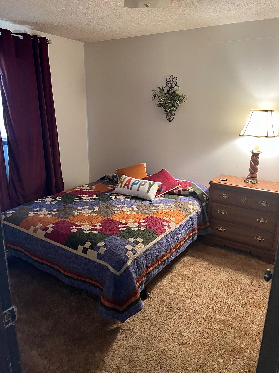 Queen size bedroom