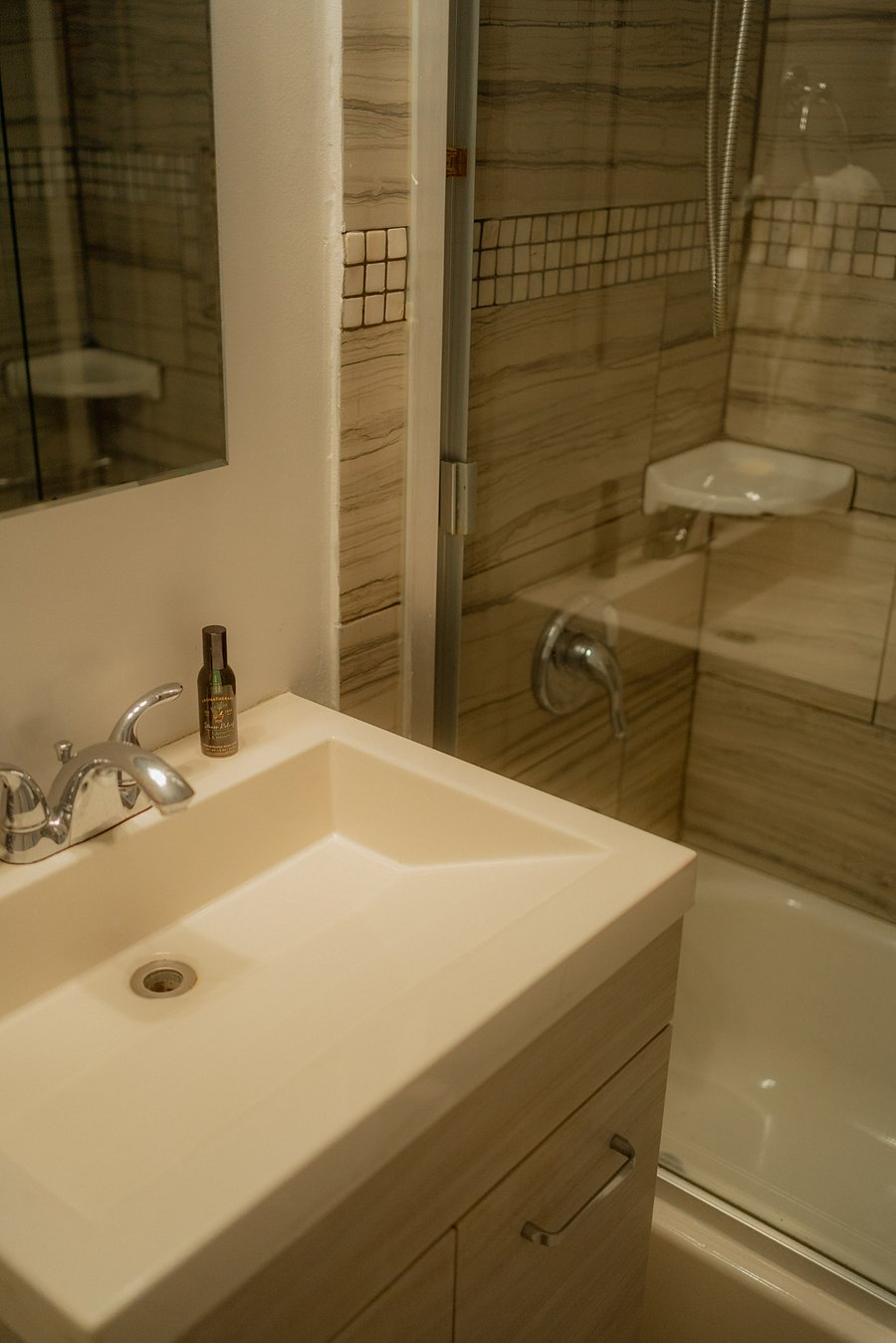 rest room with tub