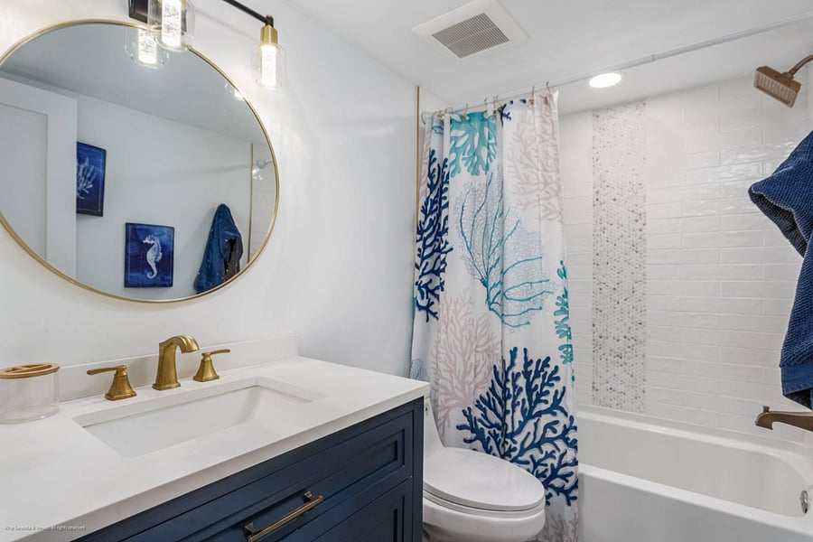 Hall Bath with Tub Shower 