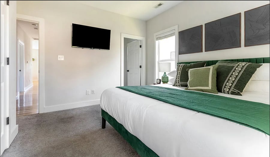 Bedroom #1 - King Size  