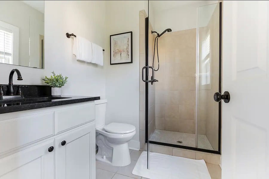 Master bedroom ensuite bathroom 