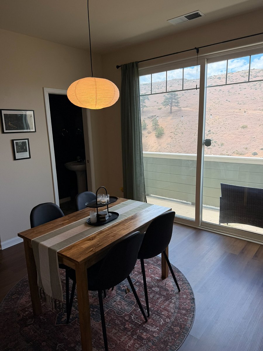 Dining room with access to the balcony and half bathroom