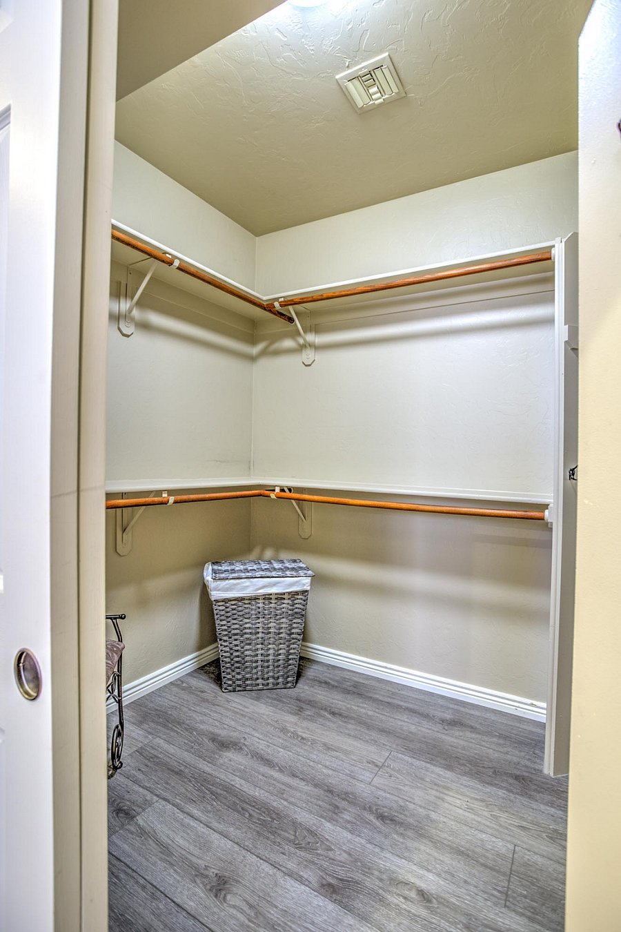 6' x 9' Walk-In Closet
