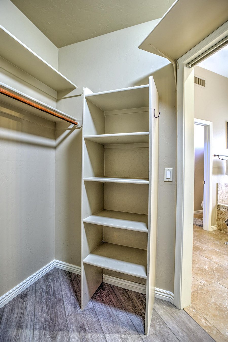 6' x 9' Walk-In Closet