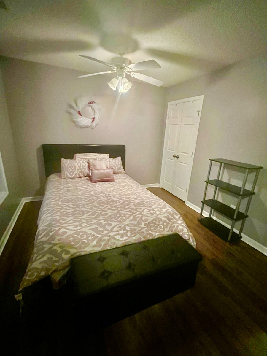 Queen size bedroom, smart tv, with gym equipment