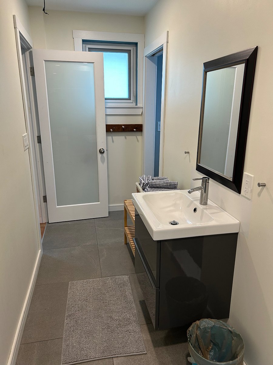 Bathroom / Laundry area 