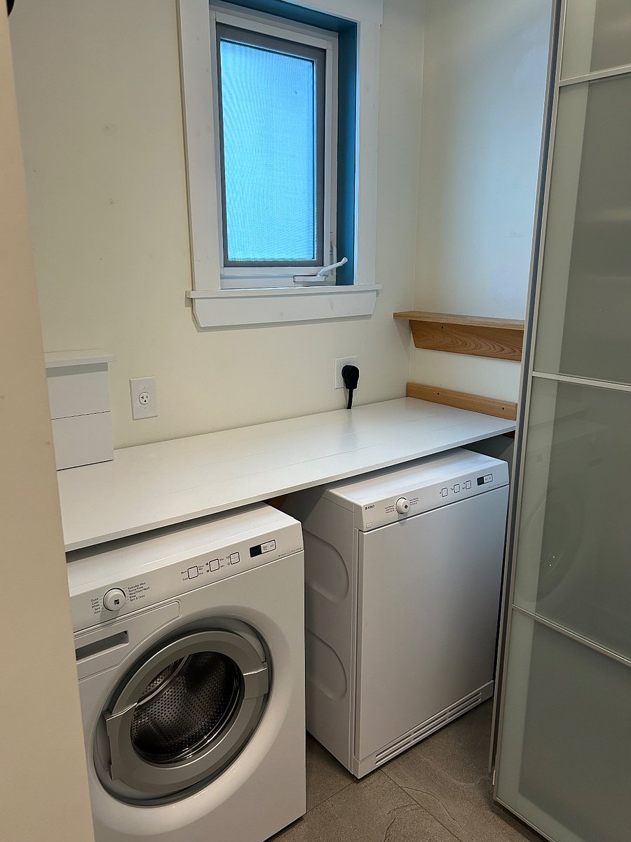 Washer / Dryer and countertop
