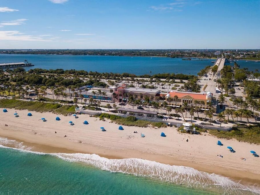 Lake Worth Beach includes a boardwalk, restaurants, bars, and public bathrooms