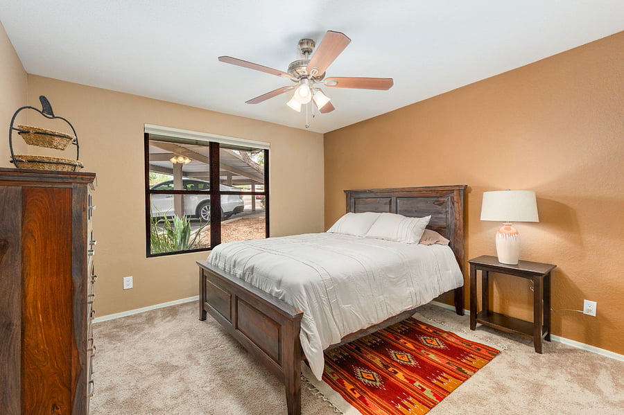 Second bedroom - Queen mattress