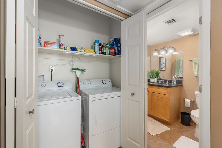 Laundry closet - full size washer and dryer