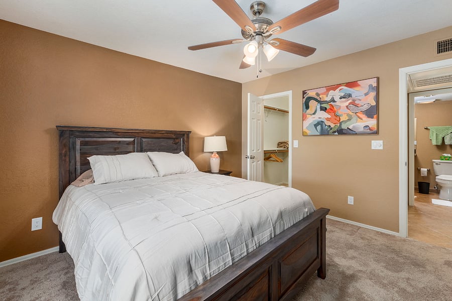 Second bedroom - Queen mattress
