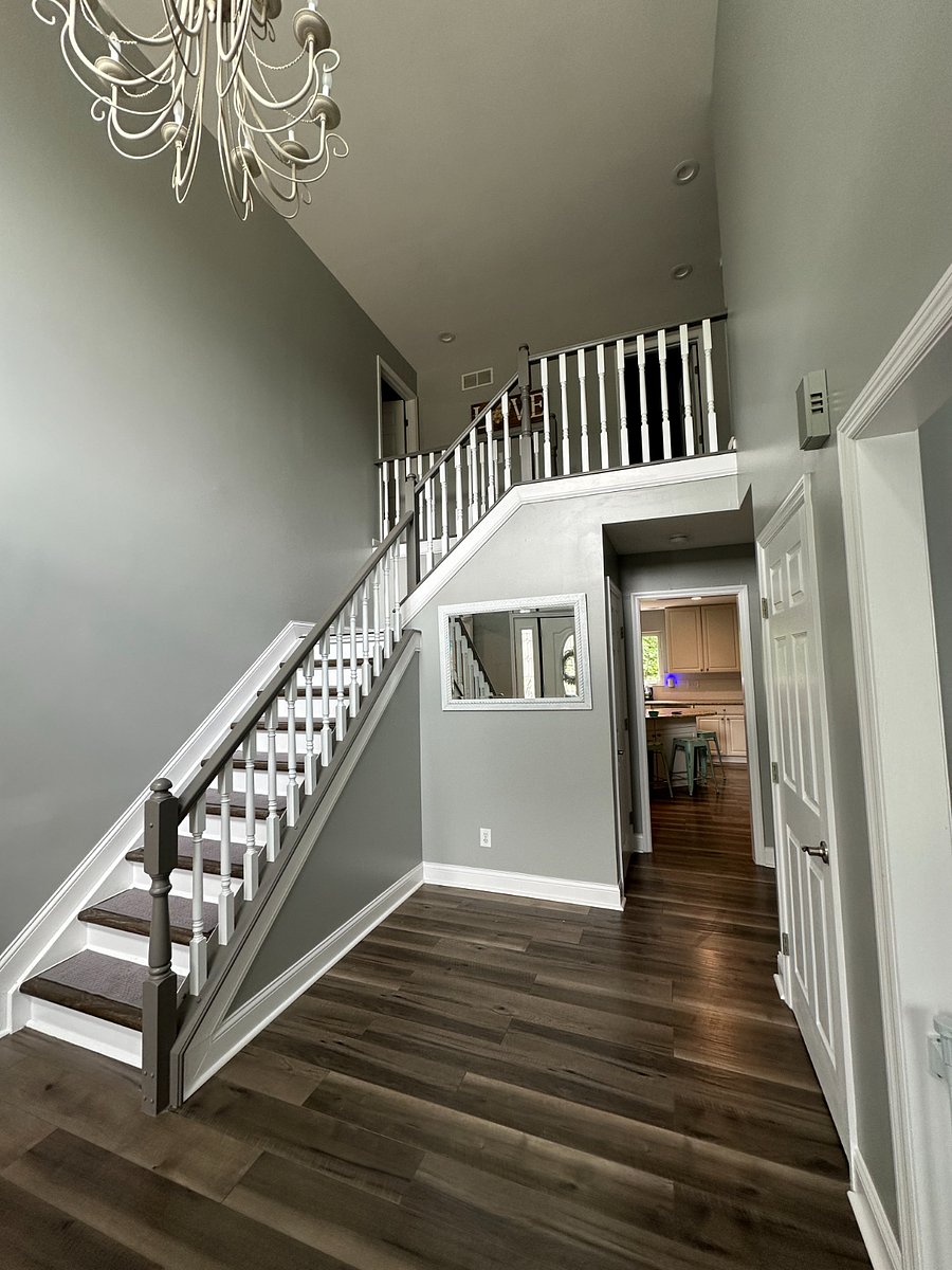 Beautiful, bright entry way