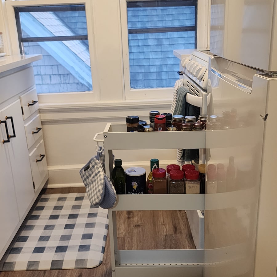 Full stock kitchen with accessible cabinetry
