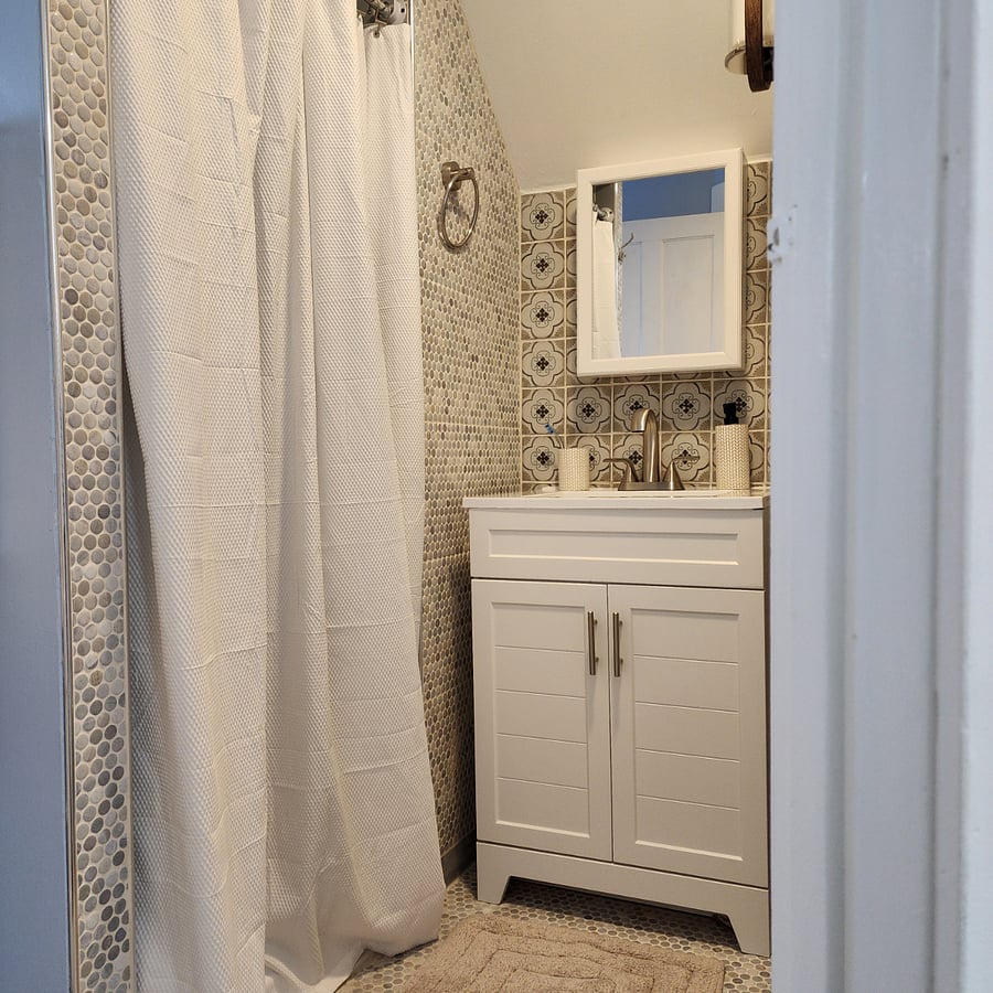 Brand new stand up shower newly renovated.