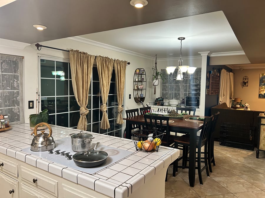 Dining area/kitchen