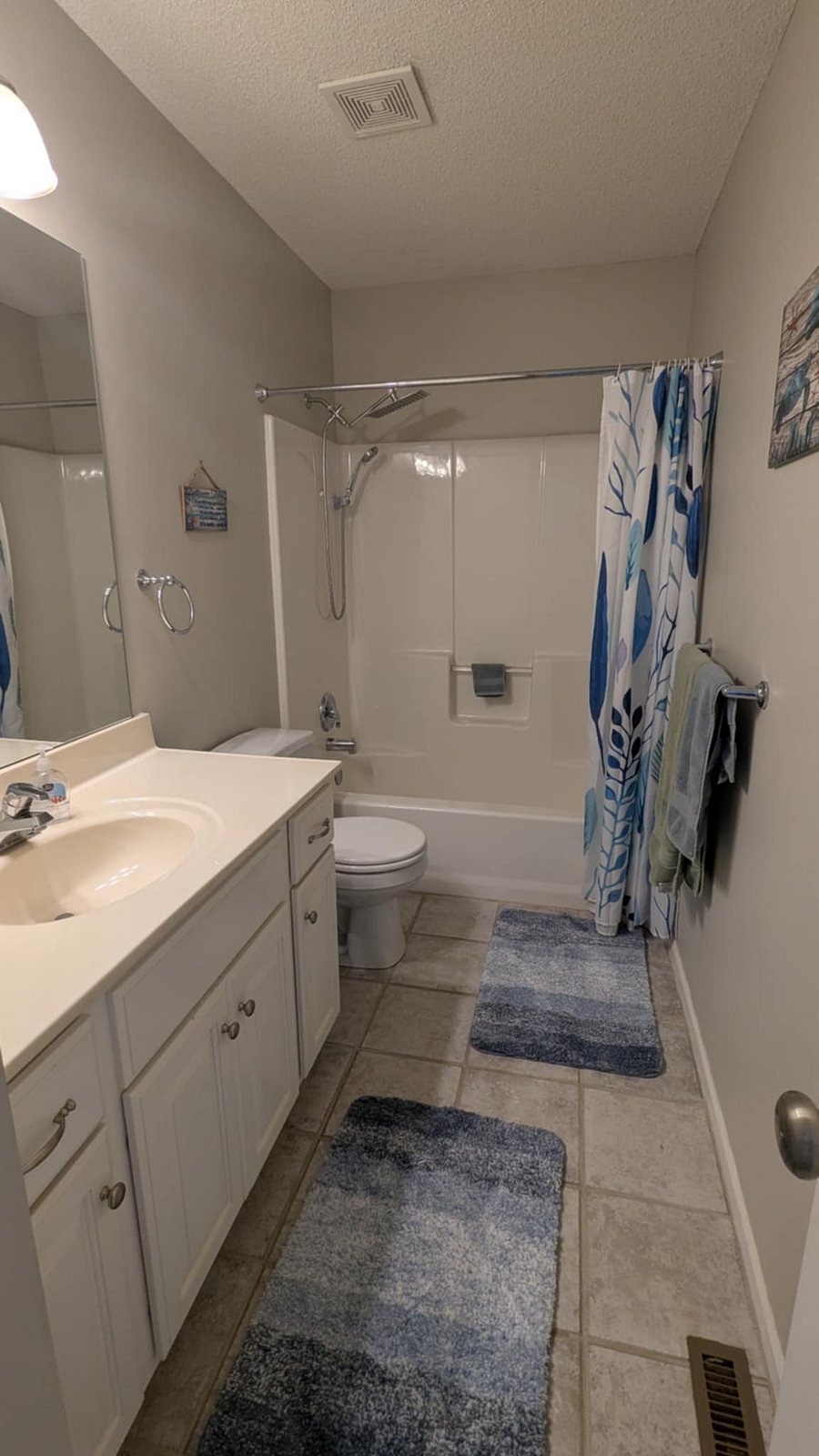 Upstairs Guest Full Bathroom
