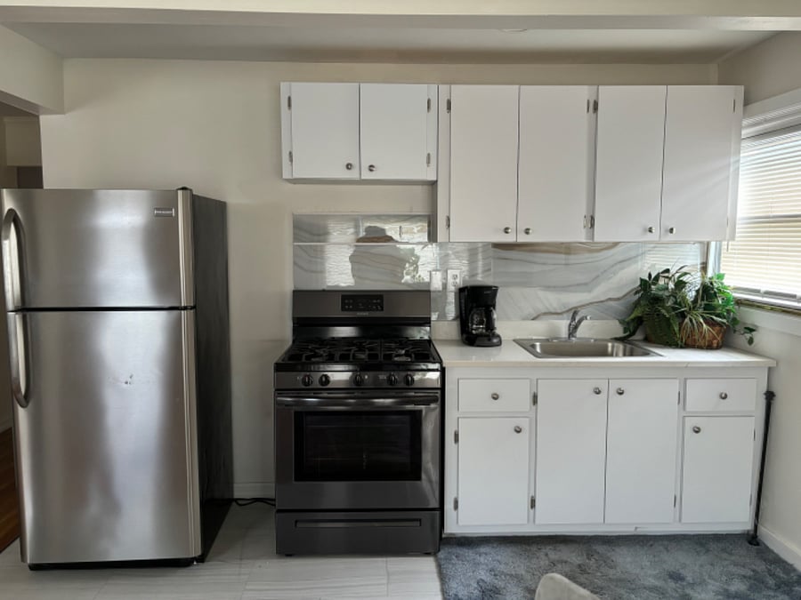 Full kitchen