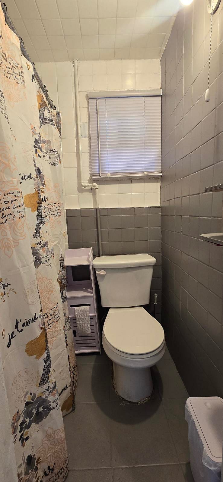 Restroom 