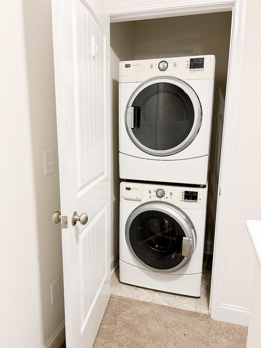Full-sized washer and dryer on 2nd floor