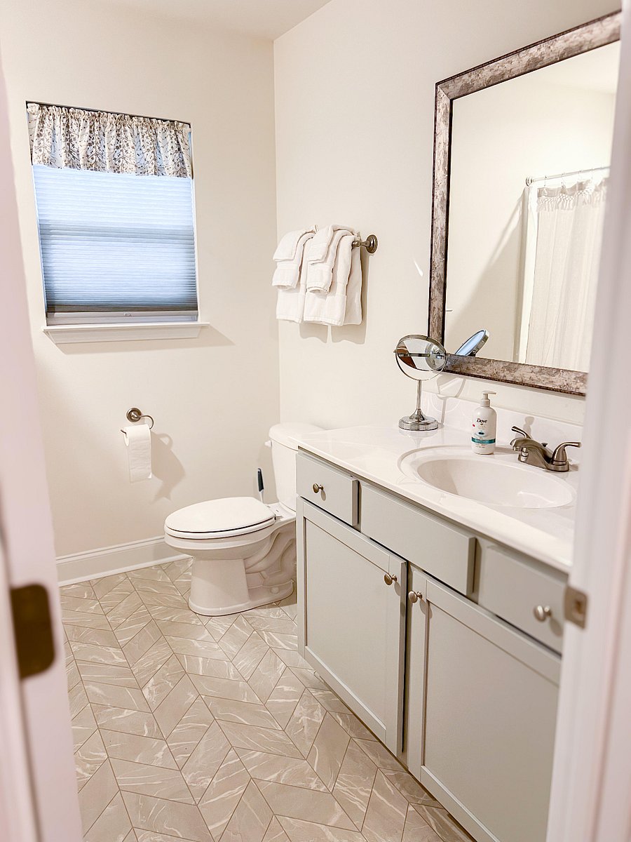 Large upstairs bathroom