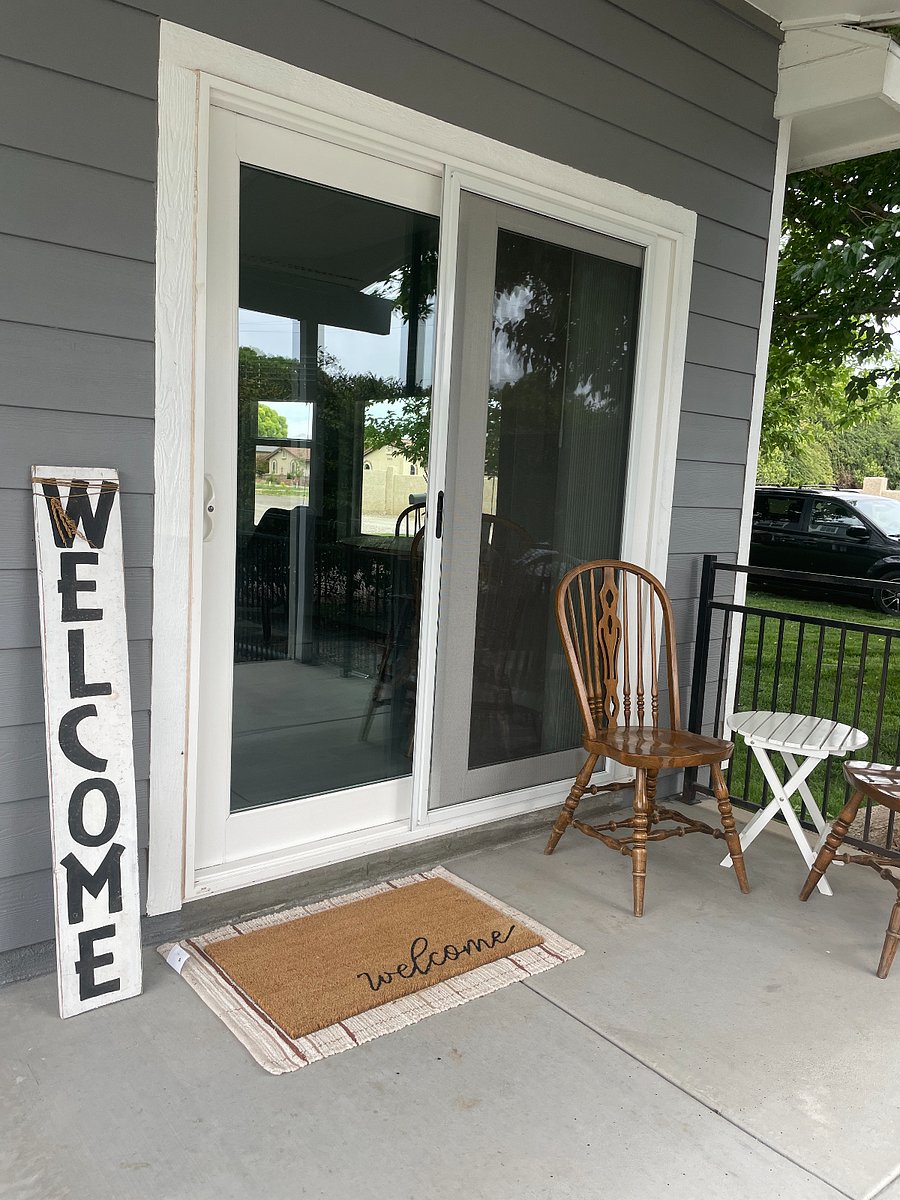 Furnished porch