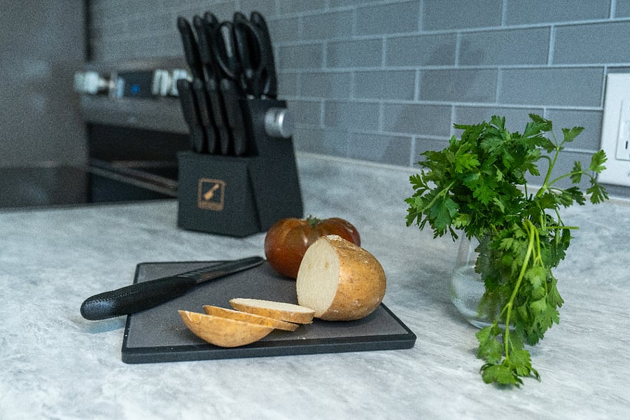 Kitchen - Knife Set Detail