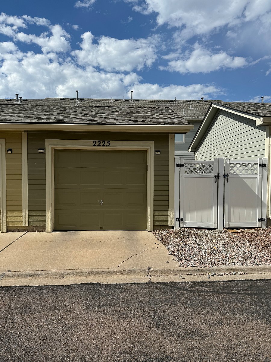 Detached garage