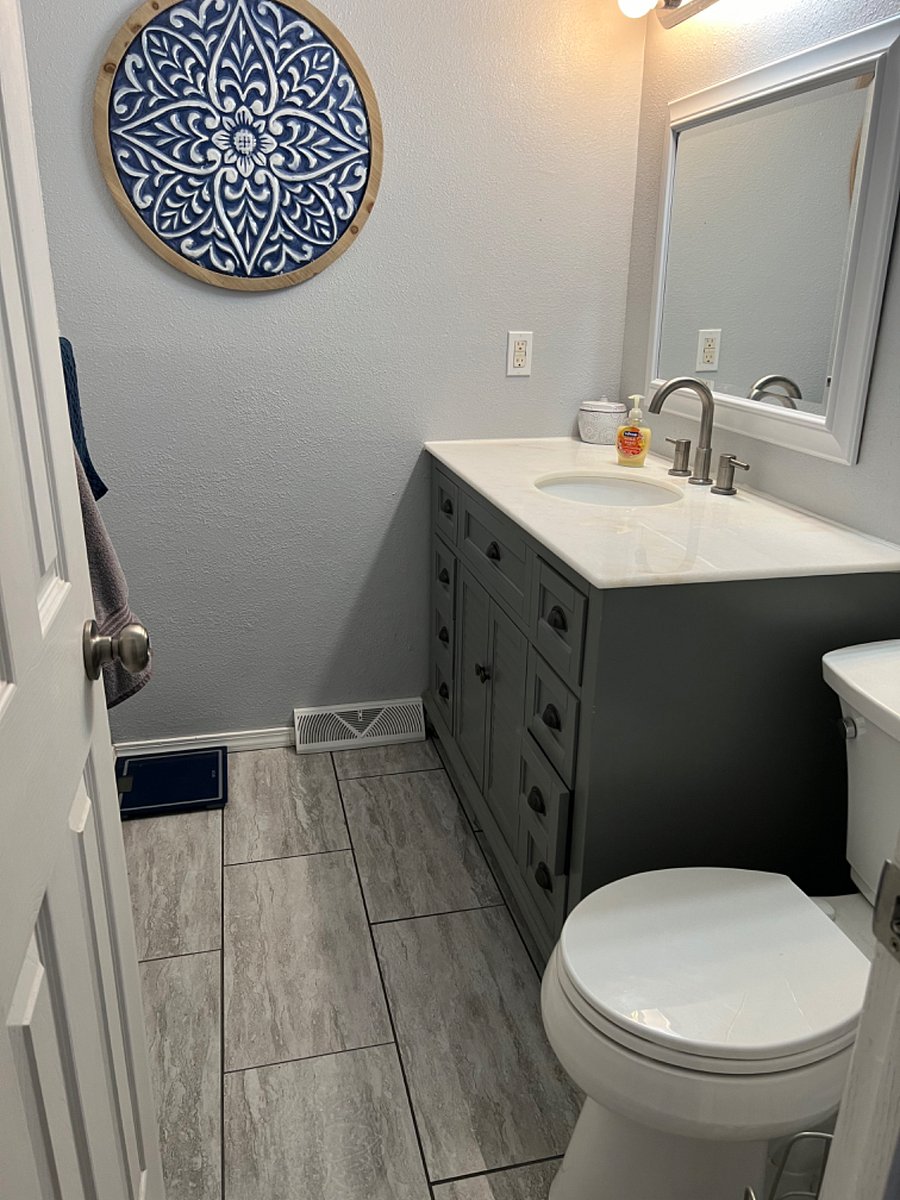 Shared bathroom upstairs