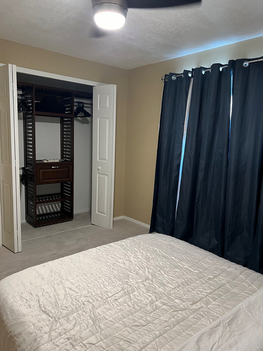Bedroom B closet