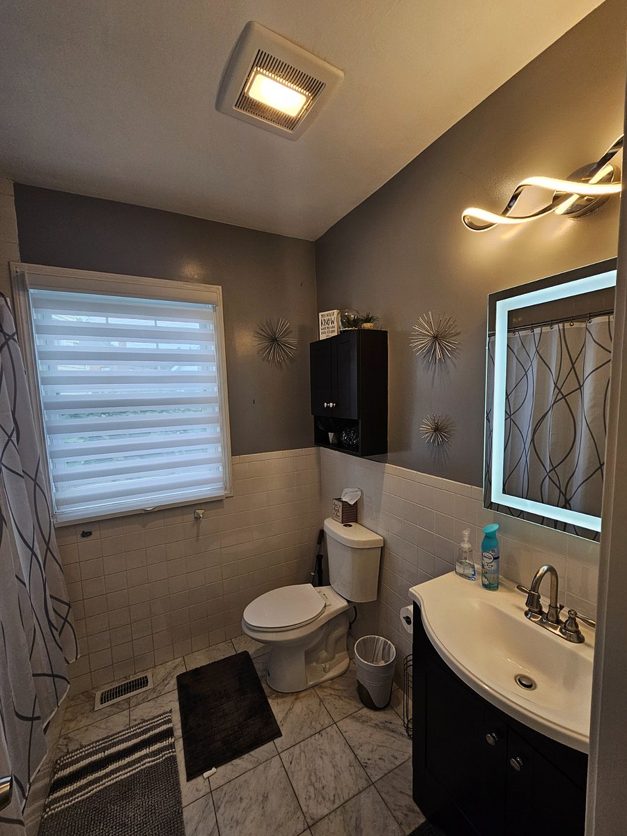 Bathroom #1 (upper level)