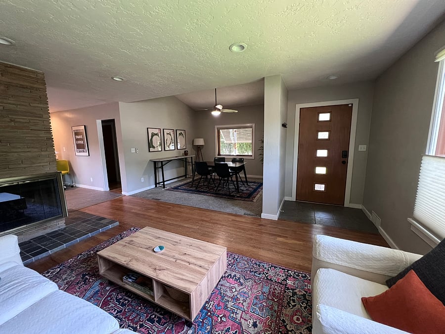 Livingroom, dining room, front door