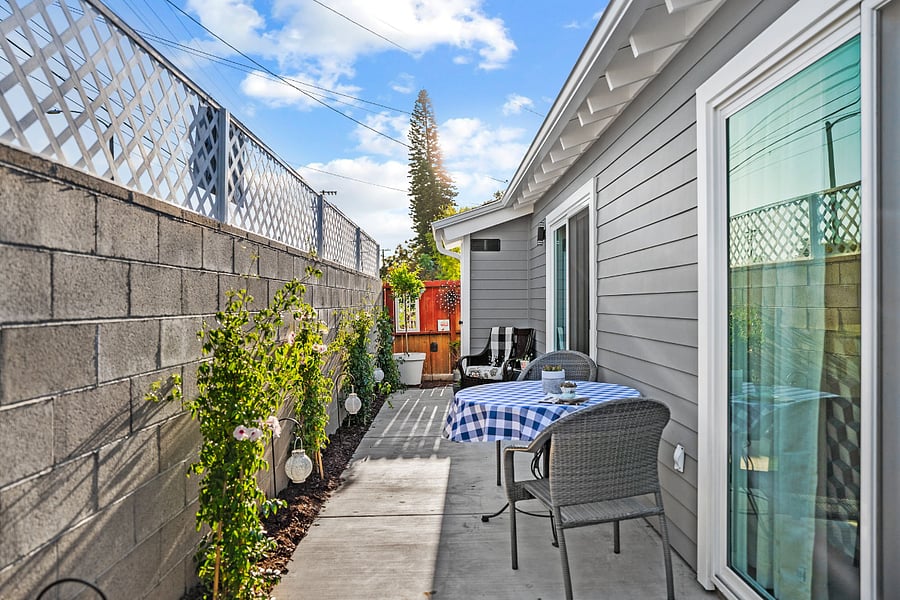 Private outdoor space behind unit
