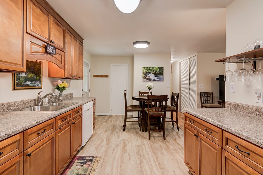 Very well equipped kitchen includes dishwasher