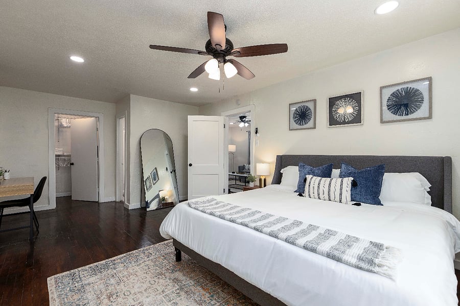 Master Bedroom - Full size king bed