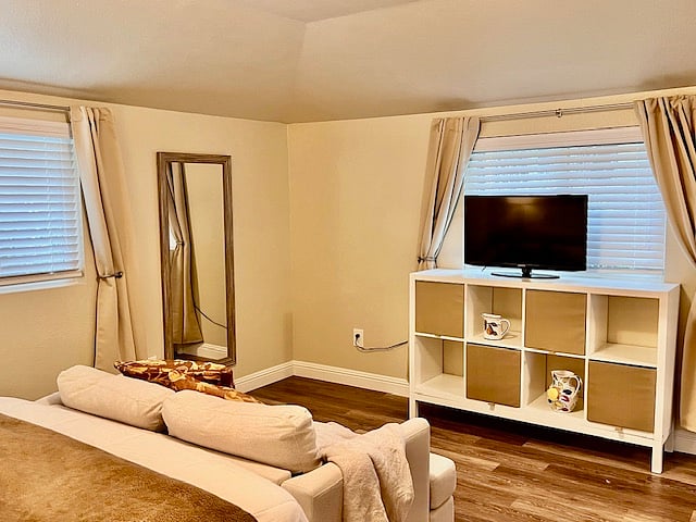 Couch, Smart TV, Cabinet, Full-size mirror.