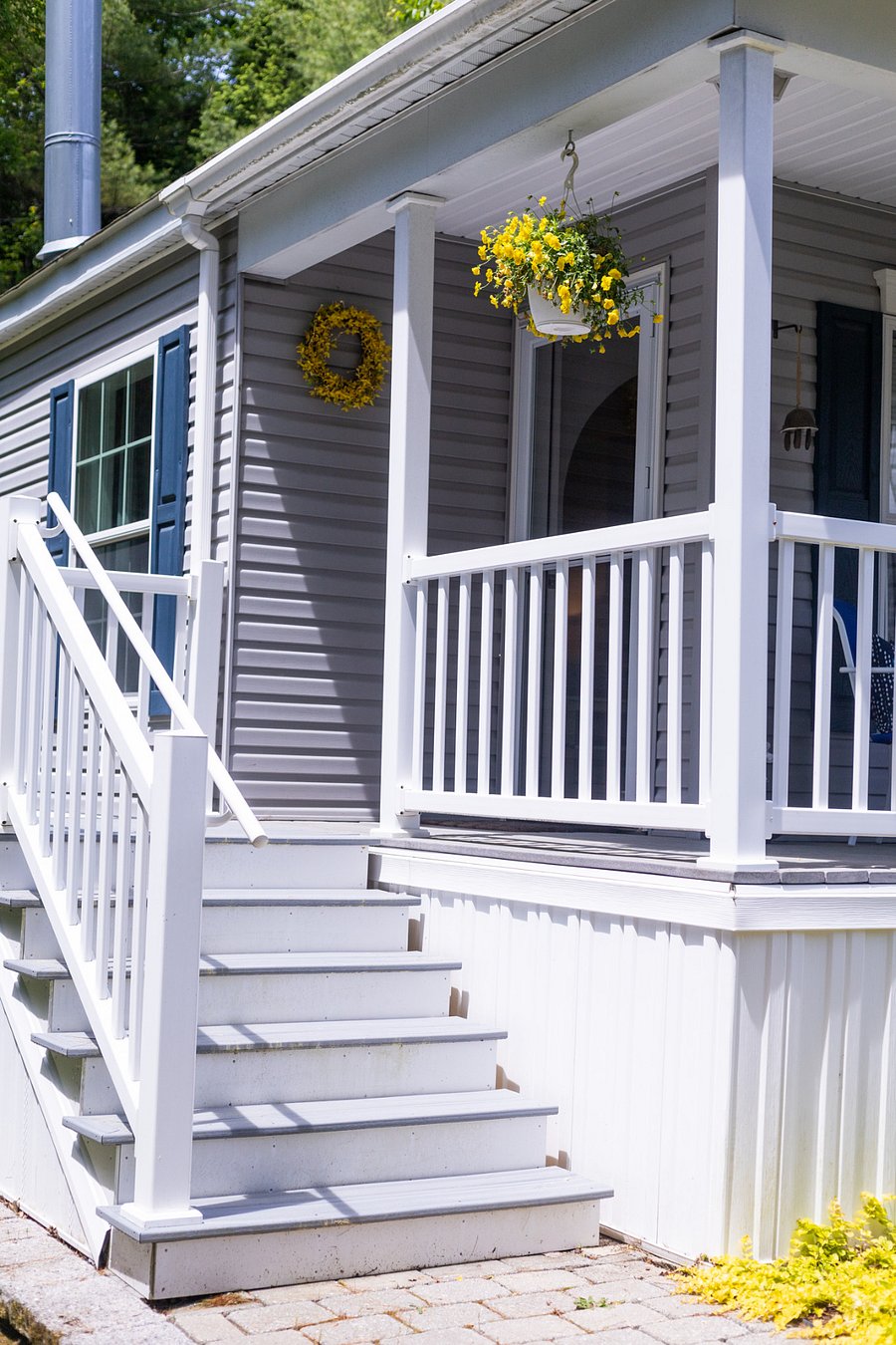 Private entrance and porch