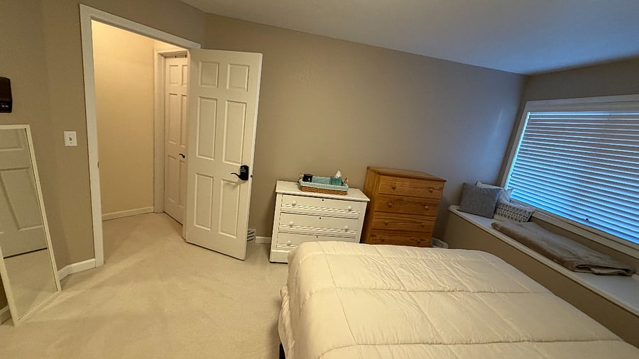 upstairs queen bedroom